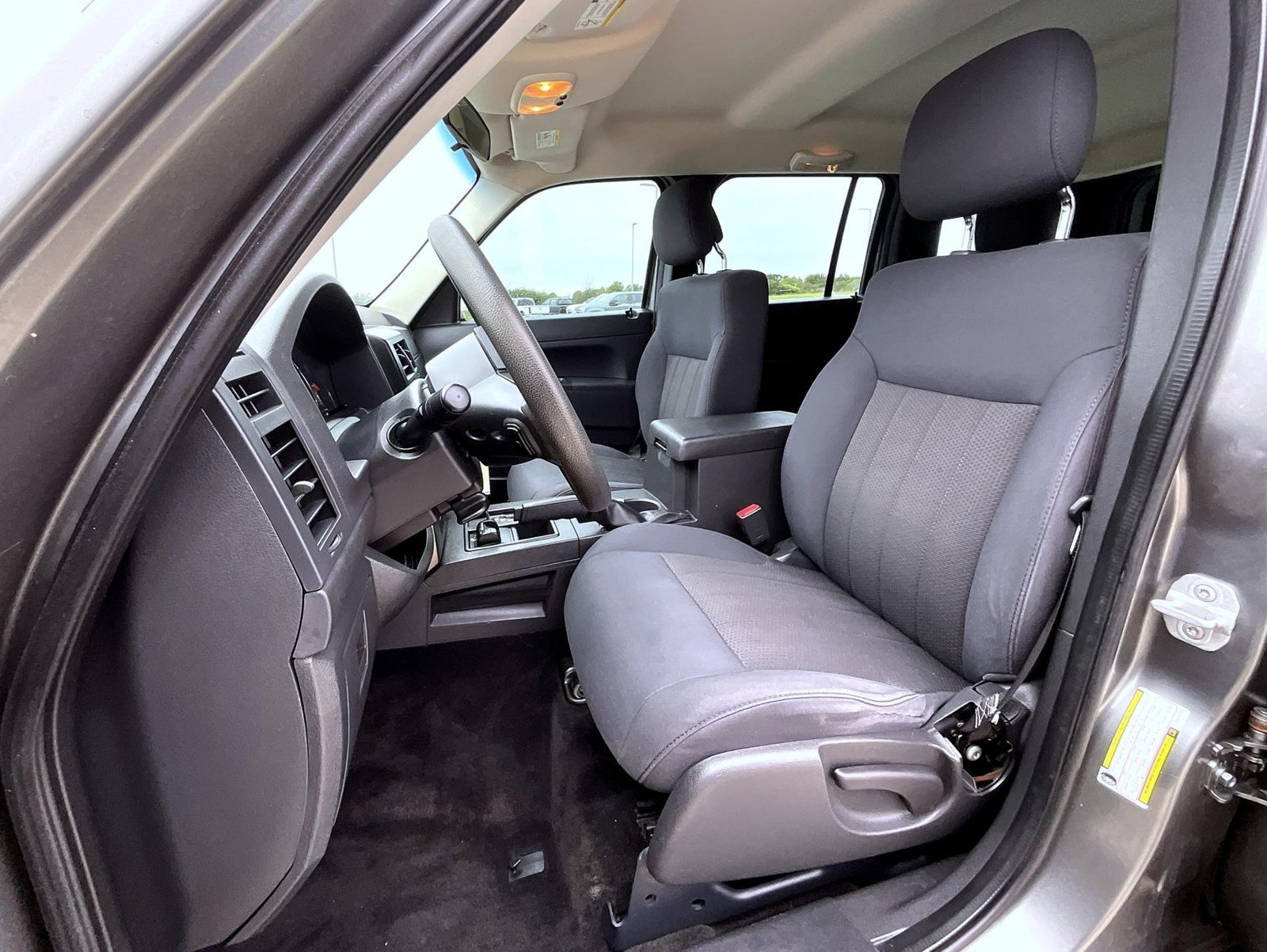 Used 2012 Jeep Liberty Sport AWD/4WD image 10