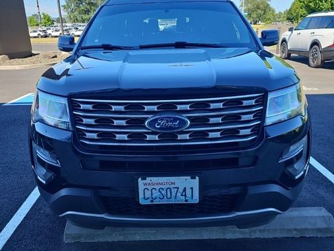 Used 2017 Ford Explorer XLT w/ Class II Trailer Tow Package AWD/4WD image 2