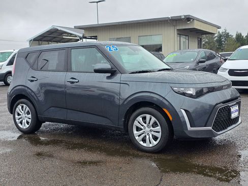 Used 2025 Kia Soul LX image 24