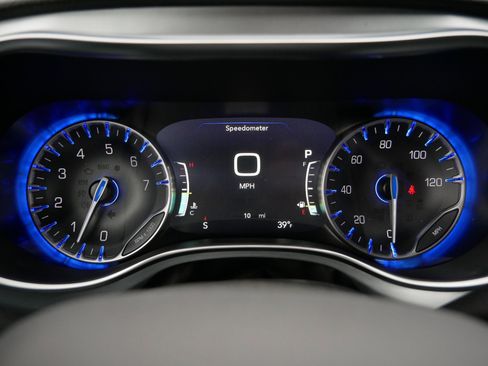 New 2026 Chrysler Pacifica Limited w/ Trailer Tow Group image 21