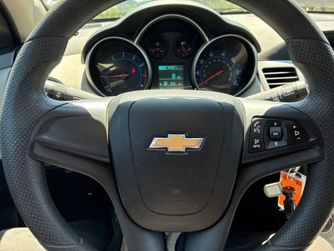Used 2016 Chevrolet Cruze LS FWD image 24