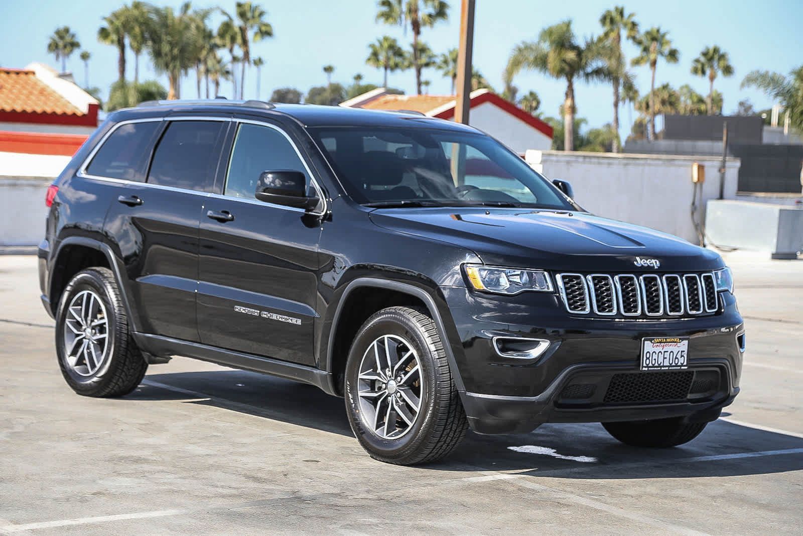 Used 2018 Jeep Grand Cherokee Laredo RWD image 4