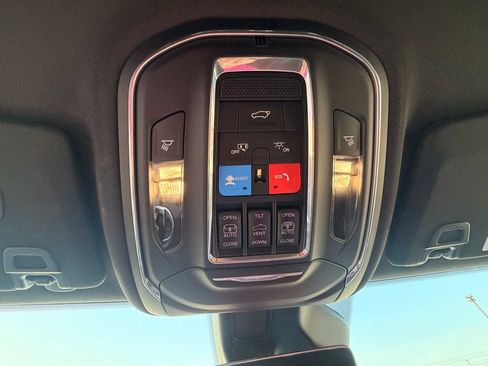 Used 2025 Jeep Grand Cherokee Limited w/ Luxury Tech Group II AWD/4WD image 18