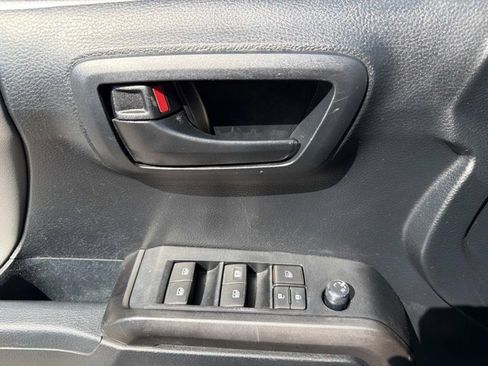 Used 2016 Toyota Tacoma SR5 w/ SR5 Appearance Package (SN) image 8