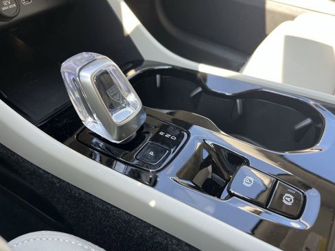 Certified 2026 Volvo XC40 B5 Plus w/ Protection Package Premier image 17