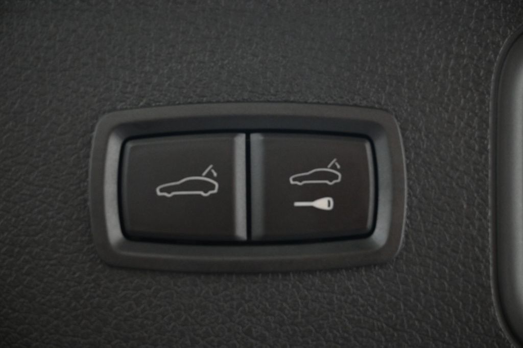 Used 2026 Porsche Macan AWD/4WD image 24