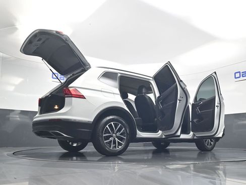 Used 2018 Volkswagen Tiguan SE w/ Panoramic Sunroof Package AWD/4WD image 60