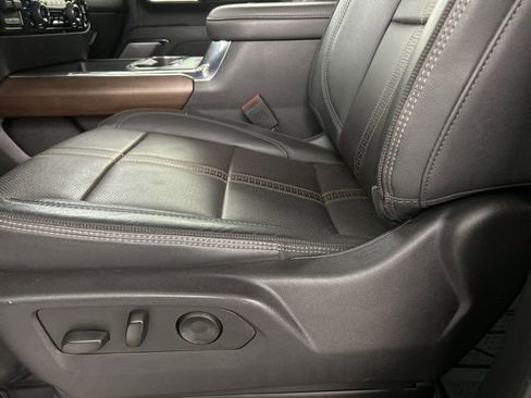 Used 2024 Chevrolet Silverado 3500 High Country w/ High Country Premium Package image 7