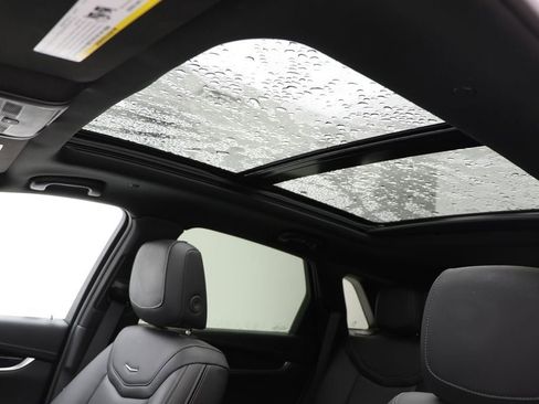 Used 2025 Cadillac XT5 Premium Luxury image 17