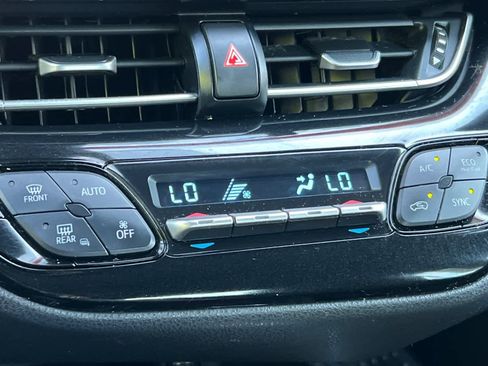 Used 2019 Toyota C-HR LE FWD image 21