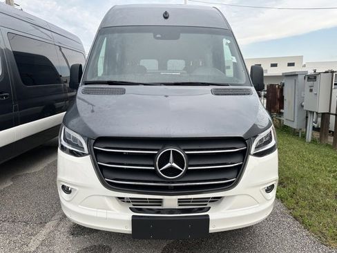 Used 2023 Mercedes-Benz Sprinter 2500 image 2
