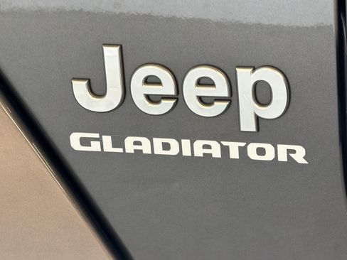 Used 2021 Jeep Gladiator Overland w/ Popular Equipment Package AWD/4WD image 12
