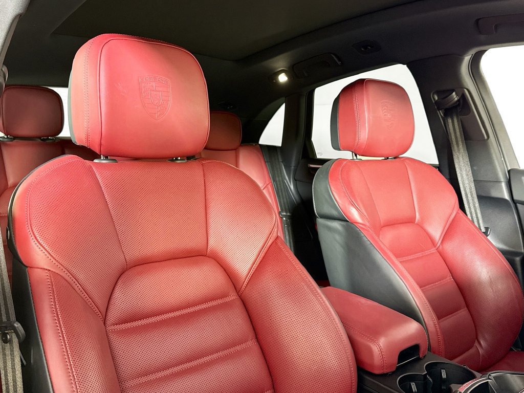 Certified 2023 Porsche Macan AWD/4WD image 18