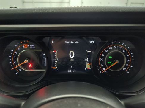 Used 2025 Jeep Wrangler Unlimited Rubicon w/ Convenience Group AWD/4WD image 16