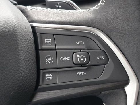 New 2025 Jeep Grand Cherokee Laredo X w/ Luxury Tech Group I image 18