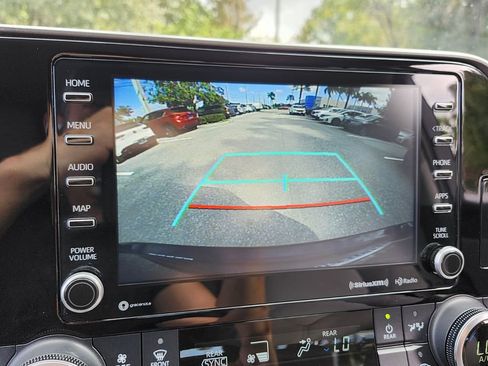 Used 2021 Toyota Highlander LE image 23