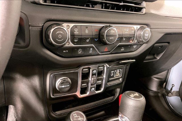 Used 2026 Jeep Wrangler Unlimited Sahara AWD/4WD image 14