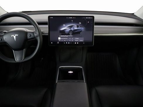 Used 2024 Tesla Model Y Long Range image 8