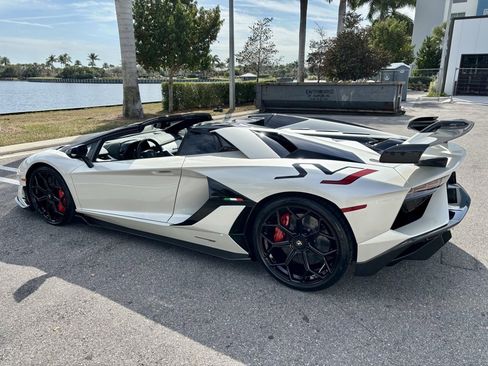 Used 2020 Lamborghini Aventador SVJ image 13