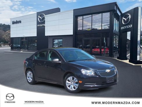 Used 2013 Chevrolet Cruze LS FWD image 1