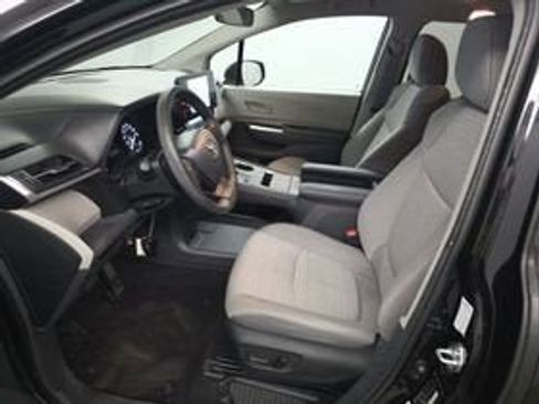 Used 2024 Toyota Sienna LE FWD image 5