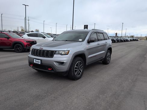 Used 2020 Jeep Grand Cherokee Trailhawk image 3