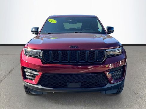 Certified 2025 Jeep Grand Cherokee Altitude image 2