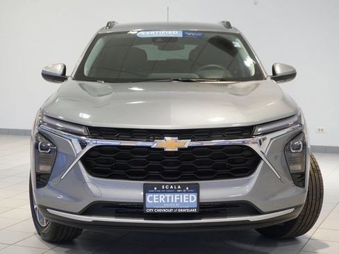 Certified 2025 Chevrolet Trax LT w/ LT Convenience Package image 5