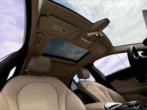 Used 2020 Mercedes-Benz C 300 4MATIC Sedan image 12