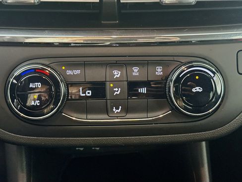 Used 2025 Buick Envista Preferred image 23