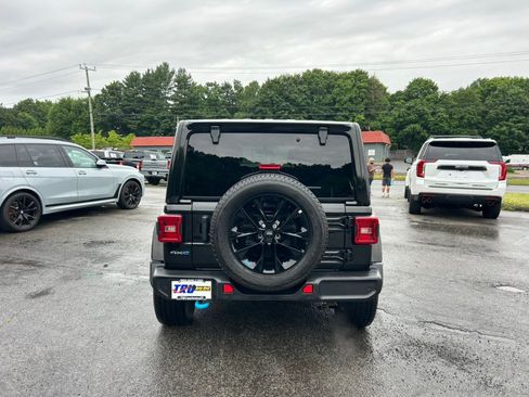 Used 2022 Jeep Wrangler Unlimited Sahara w/ Cold Weather Group AWD/4WD image 5