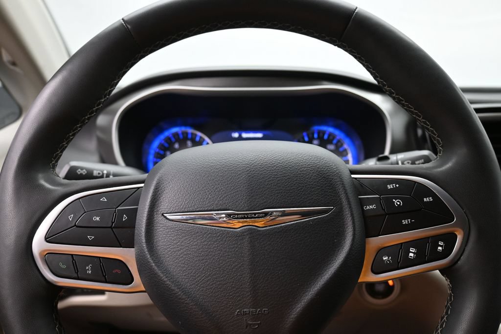 Used 2024 Chrysler Pacifica Touring-L FWD image 13
