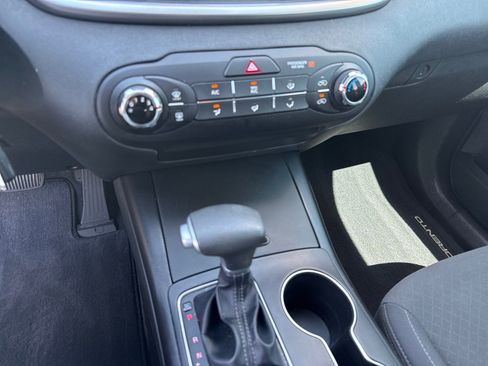 Used 2020 Kia Sorento LX FWD image 19