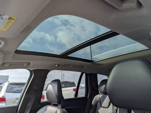 Used 2020 Volvo XC90 T5 Momentum w/ Protection Package image 10