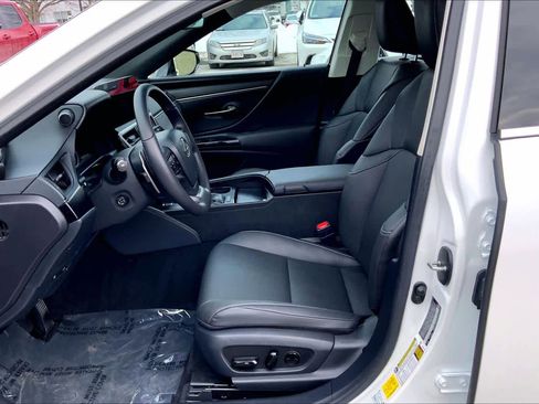 Certified 2025 Lexus ES 350 w/ Premium Package image 8