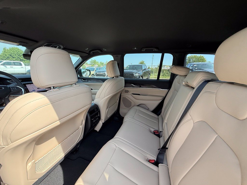 New 2027 Jeep Grand Cherokee Limited AWD/4WD image 23