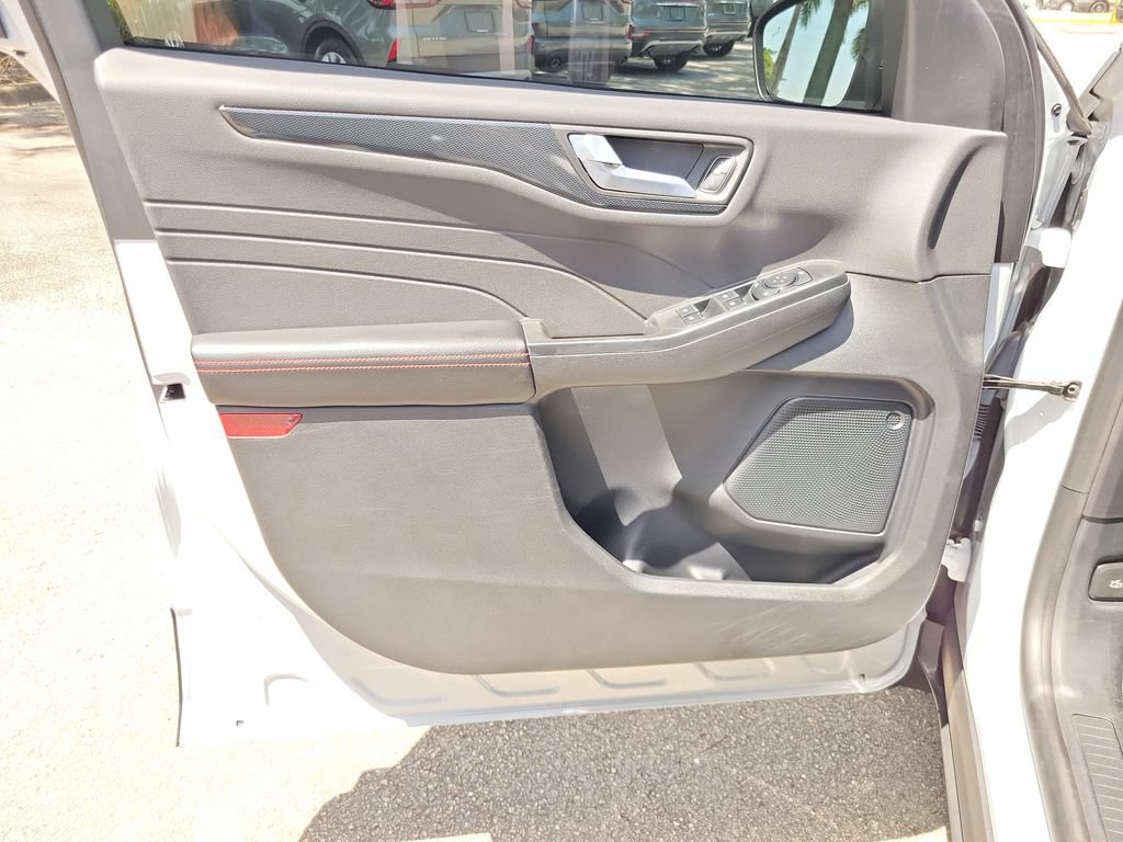 Certified 2025 Ford Escape ST-Line w/ Tech Pack #1 FWD image 15