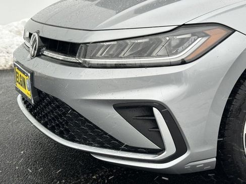 Certified 2025 Volkswagen Jetta SE image 9