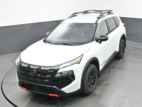 New 2026 Nissan Rogue SV image 32