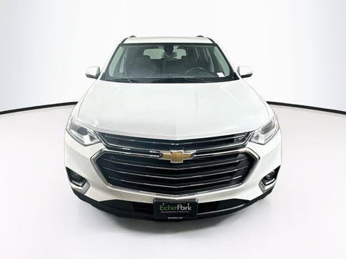 Used 2018 Chevrolet Traverse LT FWD image 2