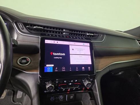 Used 2021 Jeep Grand Cherokee L Summit w/ Luxury Tech Group V AWD/4WD image 19