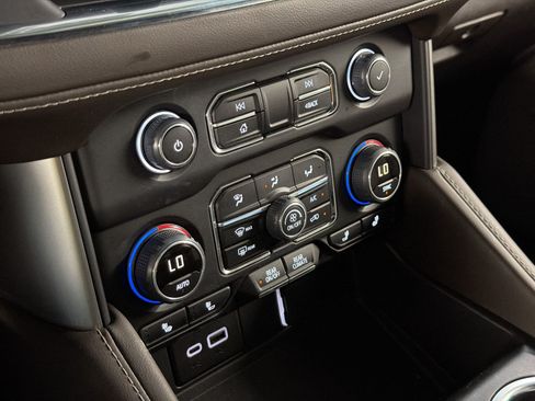 Used 2023 Chevrolet Tahoe LT w/ Luxury Package RWD image 19
