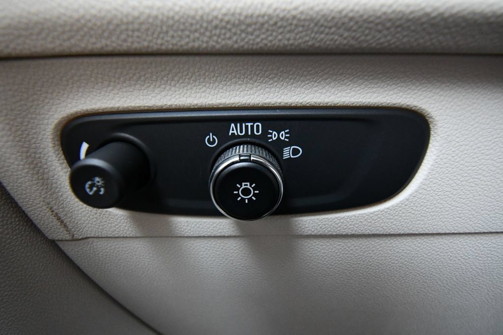Used 2023 Buick Envision Preferred AWD/4WD image 21