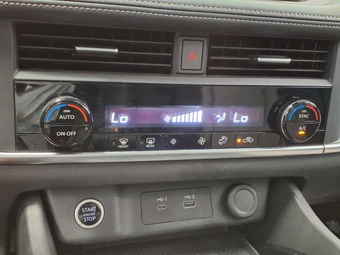 Used 2023 Nissan Rogue SV FWD image 23