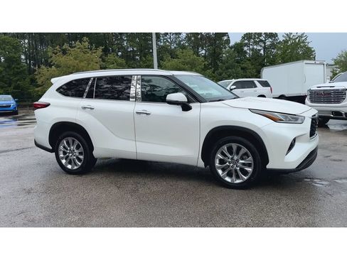 Used 2020 Toyota Highlander Limited FWD image 2