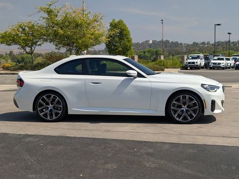 Used 2023 BMW 230i Coupe w/ Convenience Package RWD image 4