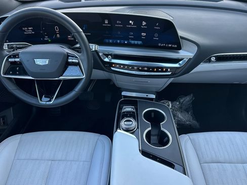 Certified 2025 Cadillac Lyriq Luxury image 14
