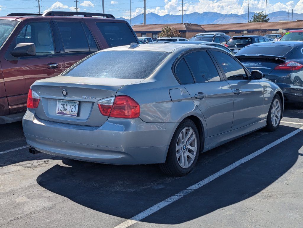 Used 2006 BMW 325i Sedan RWD image 4