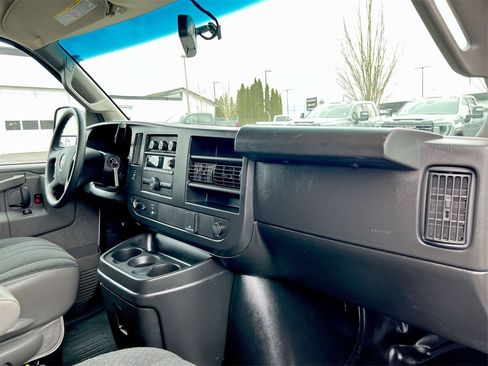 Used 2022 GMC Savana 2500 w/ Driver Convenience Package image 21