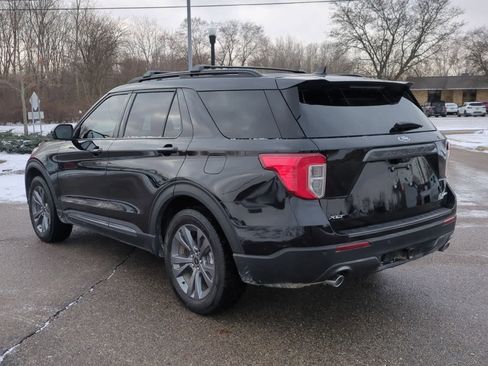 Used 2022 Ford Explorer XLT w/ Equipment Group 202A image 6
